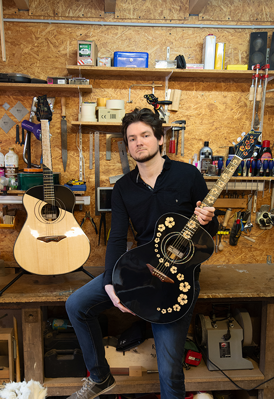 Luthier en guitare Richard Baudry - Guitare sur mesure