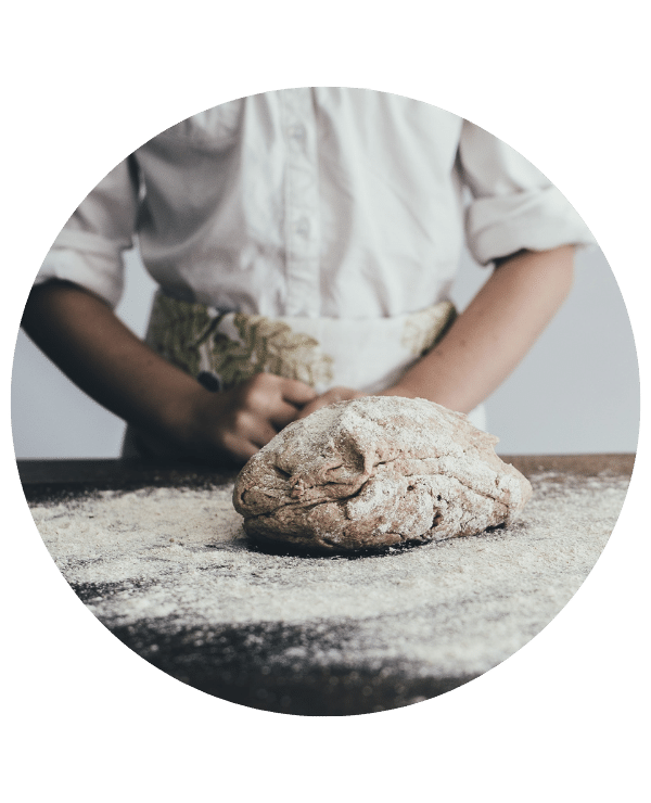pain sur table de boulanger